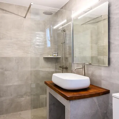 Emerald Bay 4br With Pool By Lia Mykonos Town