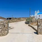 Vakantiehuis Emerald Bay 4br With Pool By Lia Kalafatis