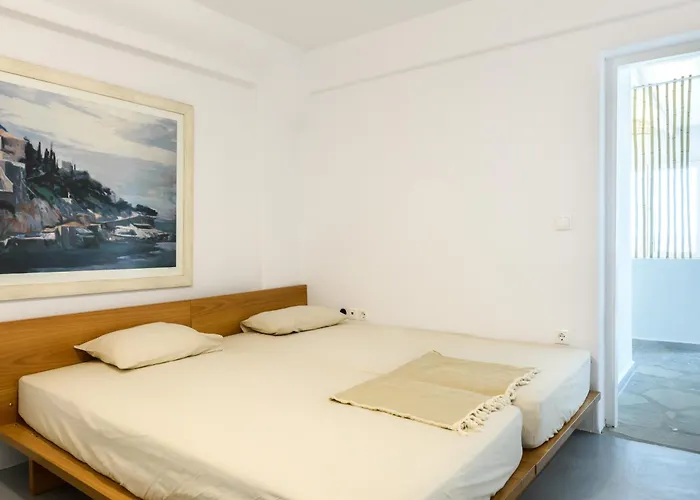 Emerald Bay 4br With Pool By Lia * קלפטיס