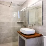 Emerald Bay 4br With Pool By Lia 卡拉法蒂斯